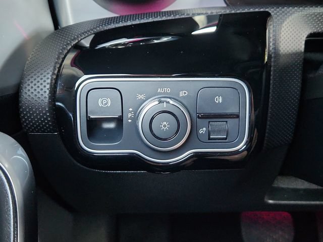Used 2025 Mercedes-Benz CLA 250 image 36
