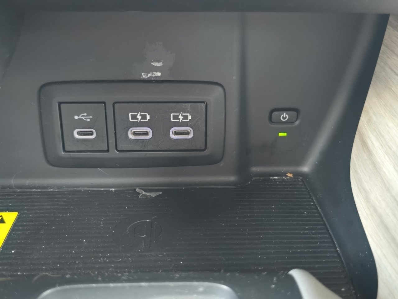 Used 2024 Toyota Venza XLE AWD/4WD image 9