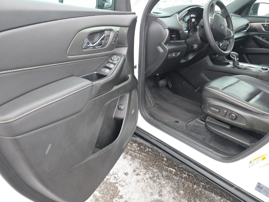 Used 2023 Chevrolet Traverse Premier w/ Redline Edition image 11