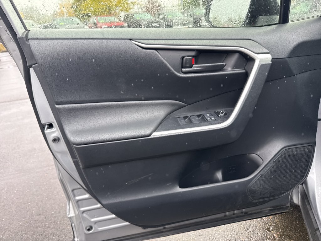 Used 2019 Toyota RAV4 LE w/ All Weather Liner Package AWD/4WD image 17