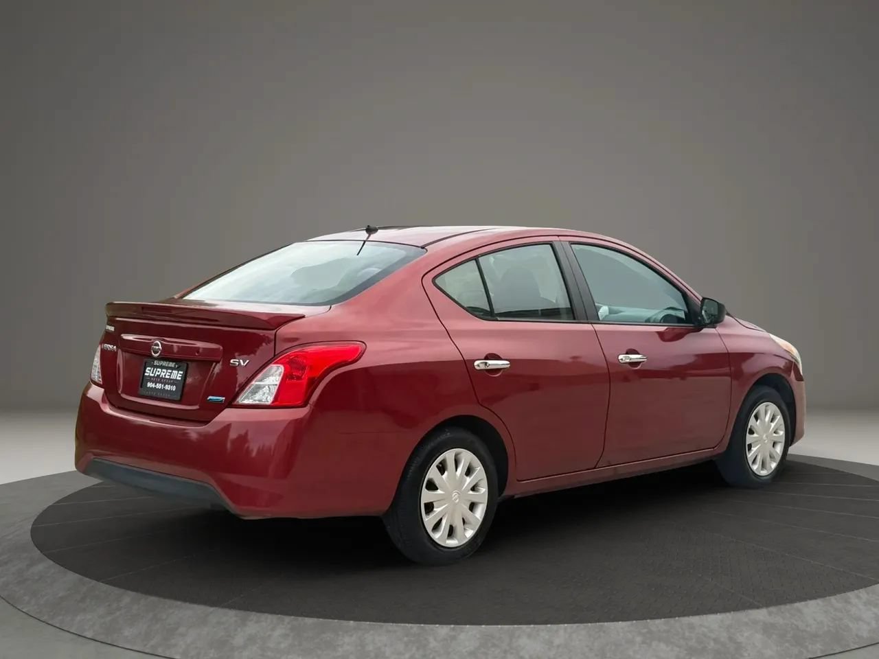 Used 2016 Nissan Versa SV FWD image 3