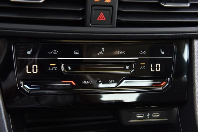 Used 2025 Volkswagen Jetta SE w/ Sunroof Package FWD image 15