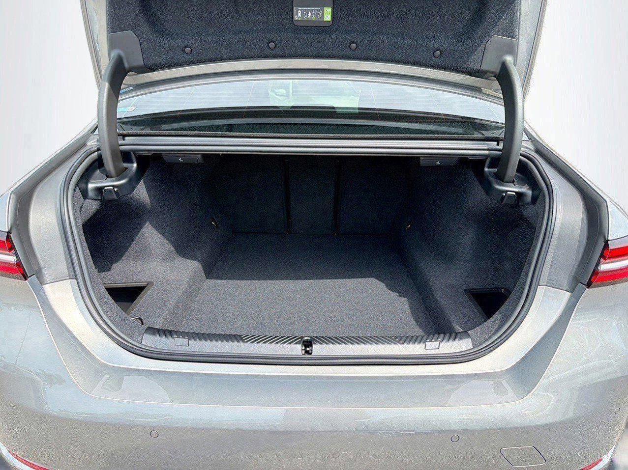 New 2026 BMW 530i w/ Convenience Package RWD image 12