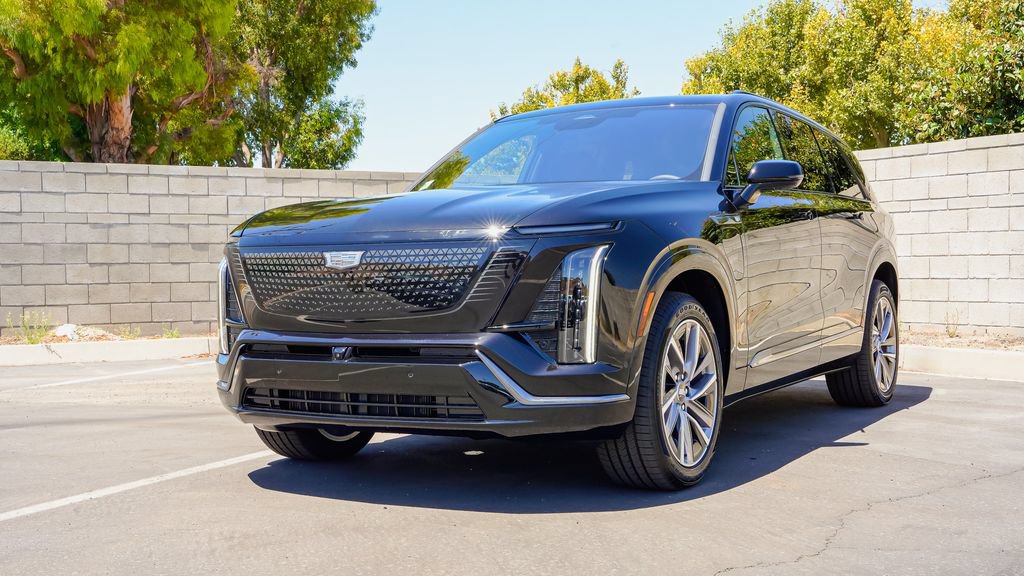 New 2027 Cadillac Vistiq Sport w/ LPO, Floor Liner Package AWD/4WD image 2