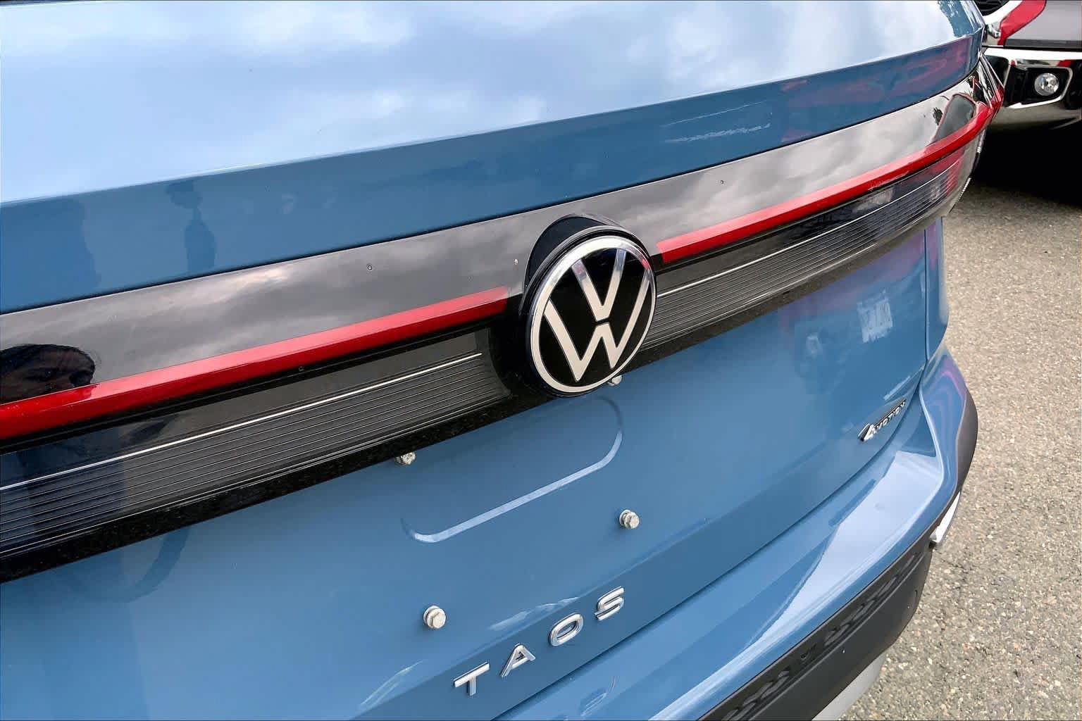 Used 2025 Volkswagen Taos SE AWD/4WD image 31