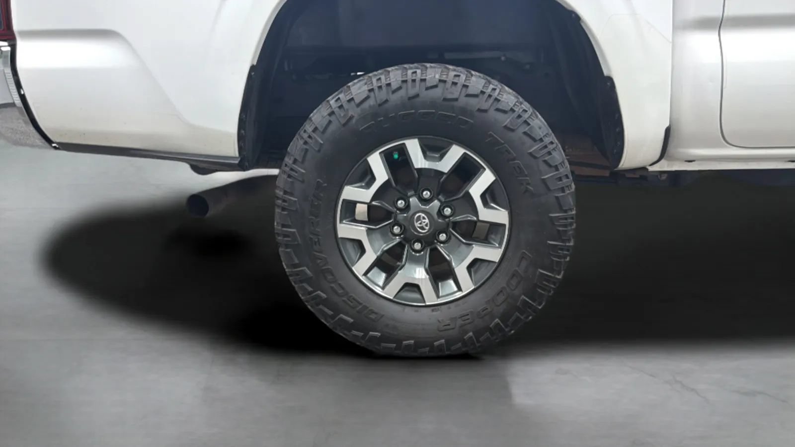 Used 2020 Toyota Tacoma SR5 RWD image 24