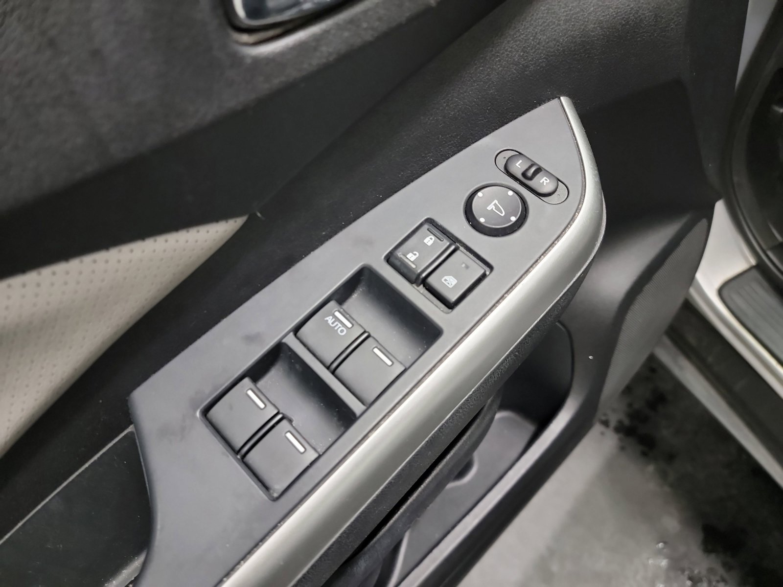 Used 2016 Honda CR-V EX-L image 14