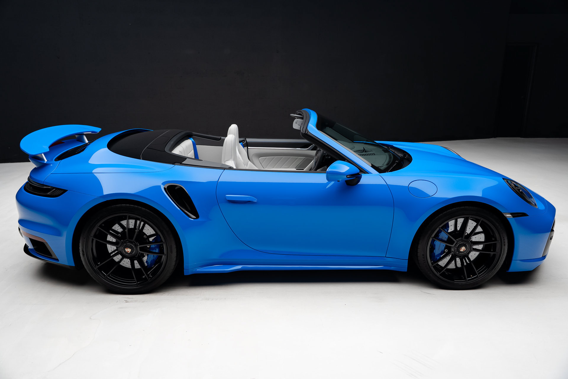 Used 2022 Porsche 911 Turbo S AWD/4WD image 38