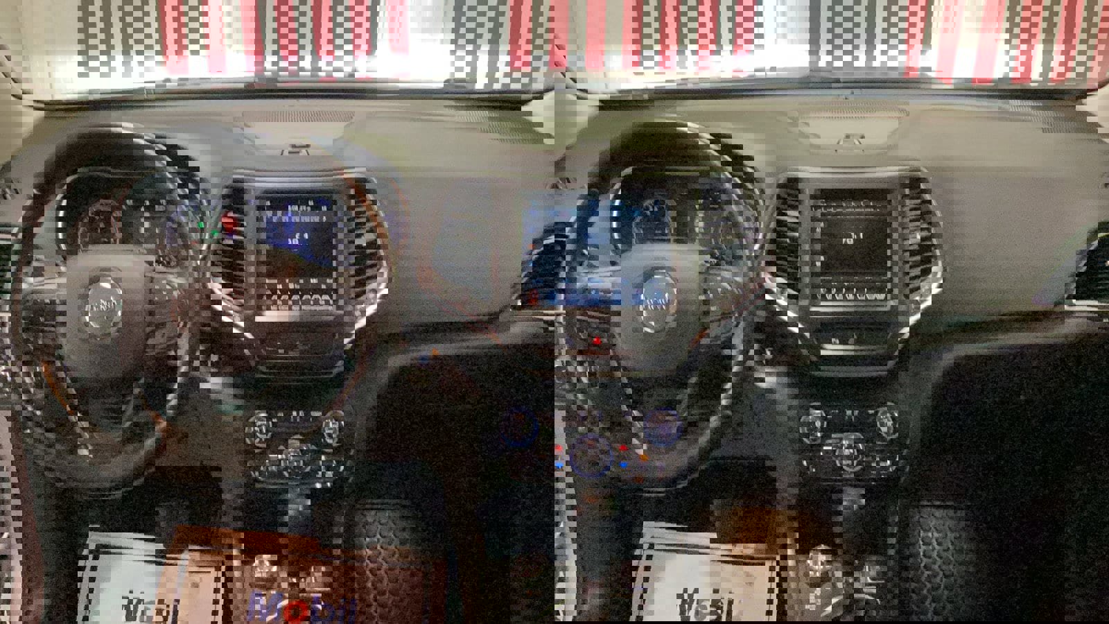 Used 2019 Jeep Cherokee Trailhawk image 11