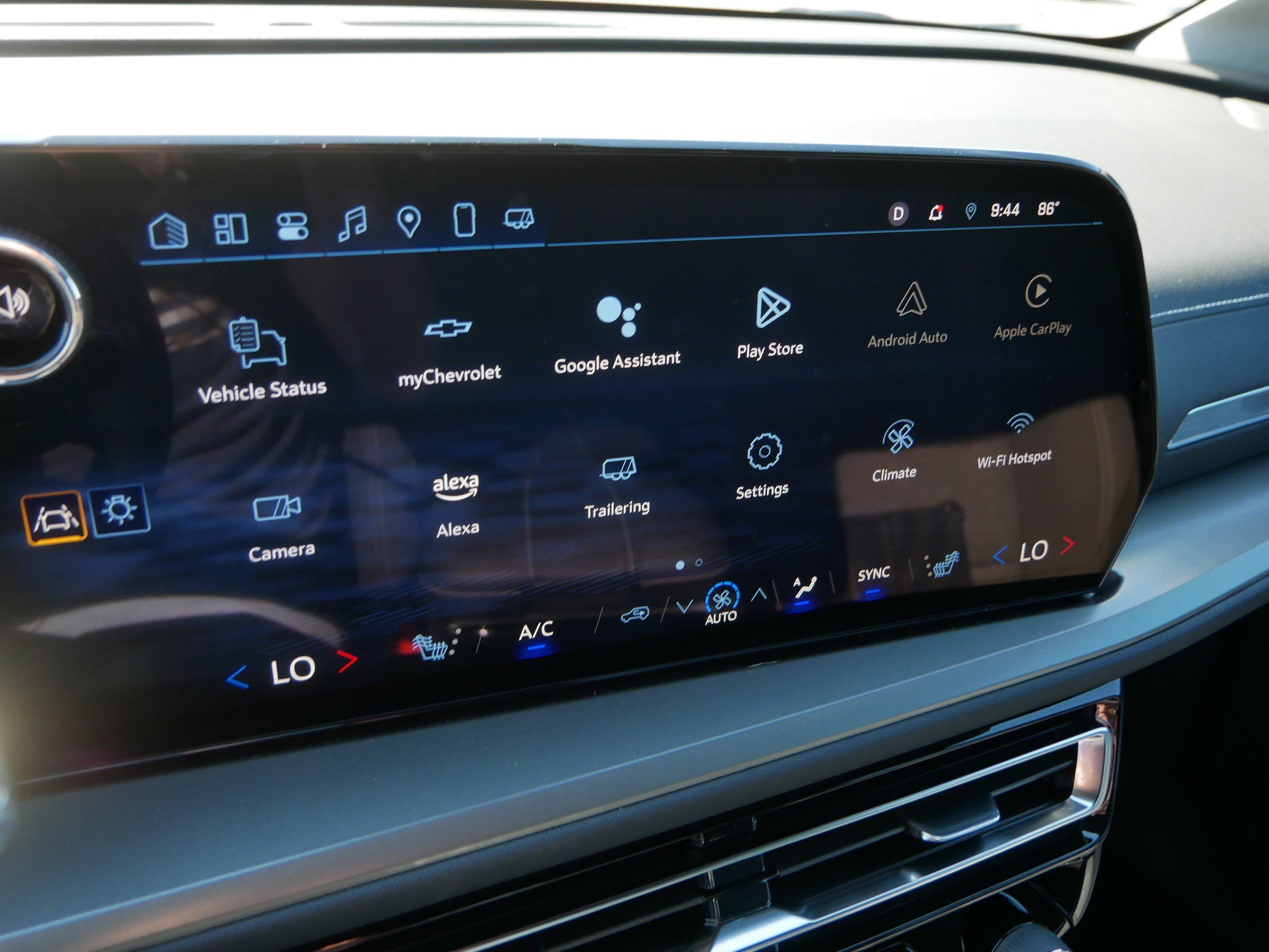 Used 2025 Chevrolet Traverse LT image 28