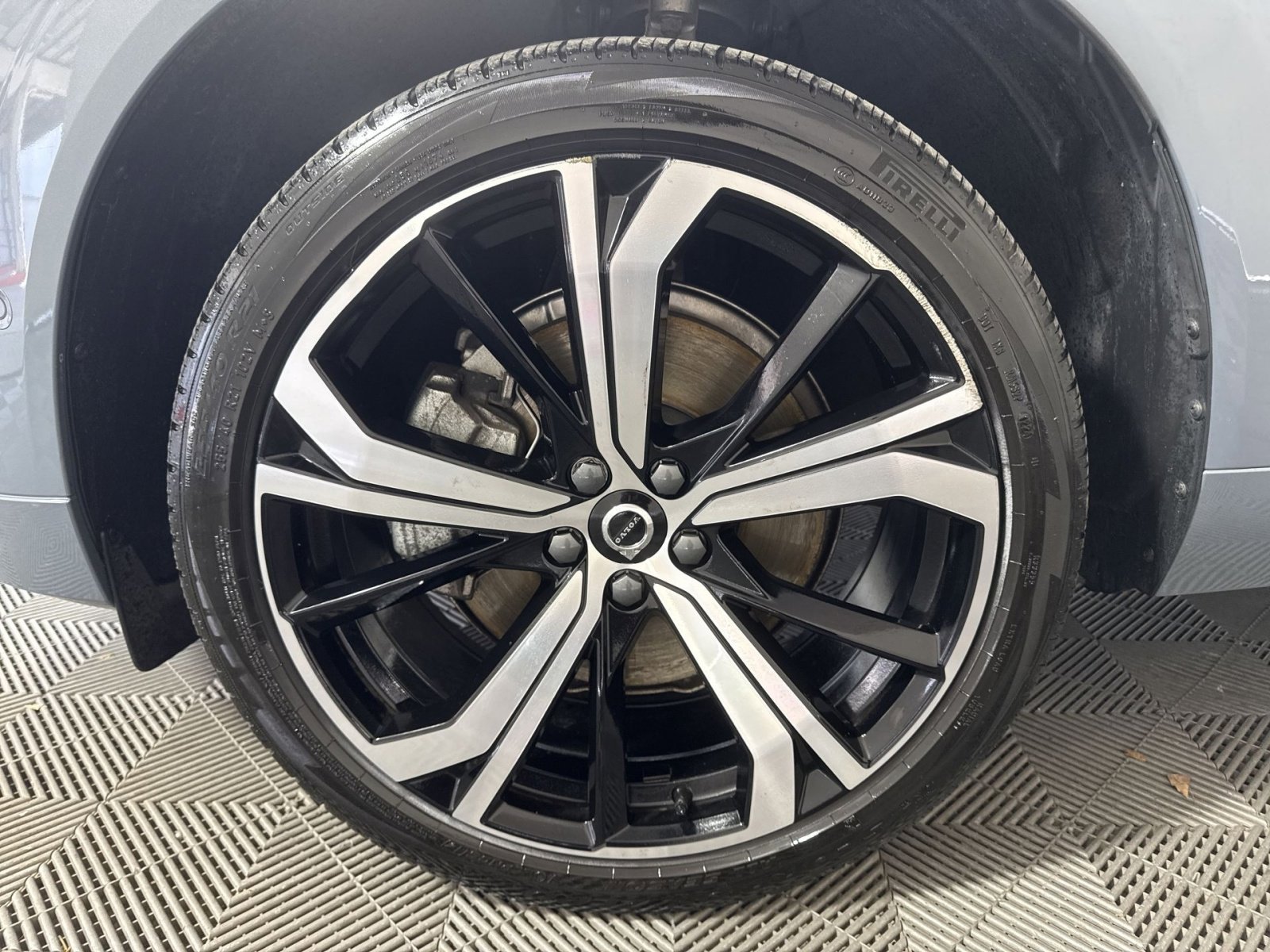 Used 2023 Volvo XC60 B5 Ultimate w/ Climate Package image 12