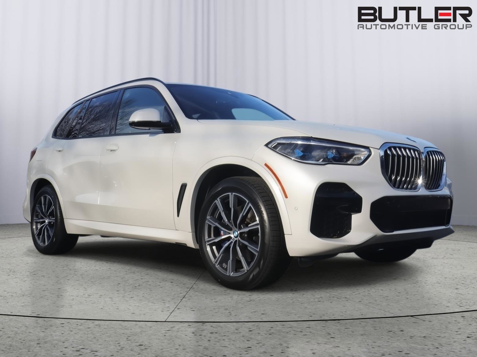 Used 2022 BMW X5 xDrive40i w/ M Sport Package image 3