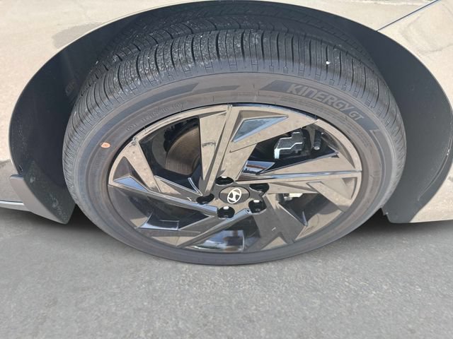 New 2026 Hyundai Elantra SEL FWD image 10