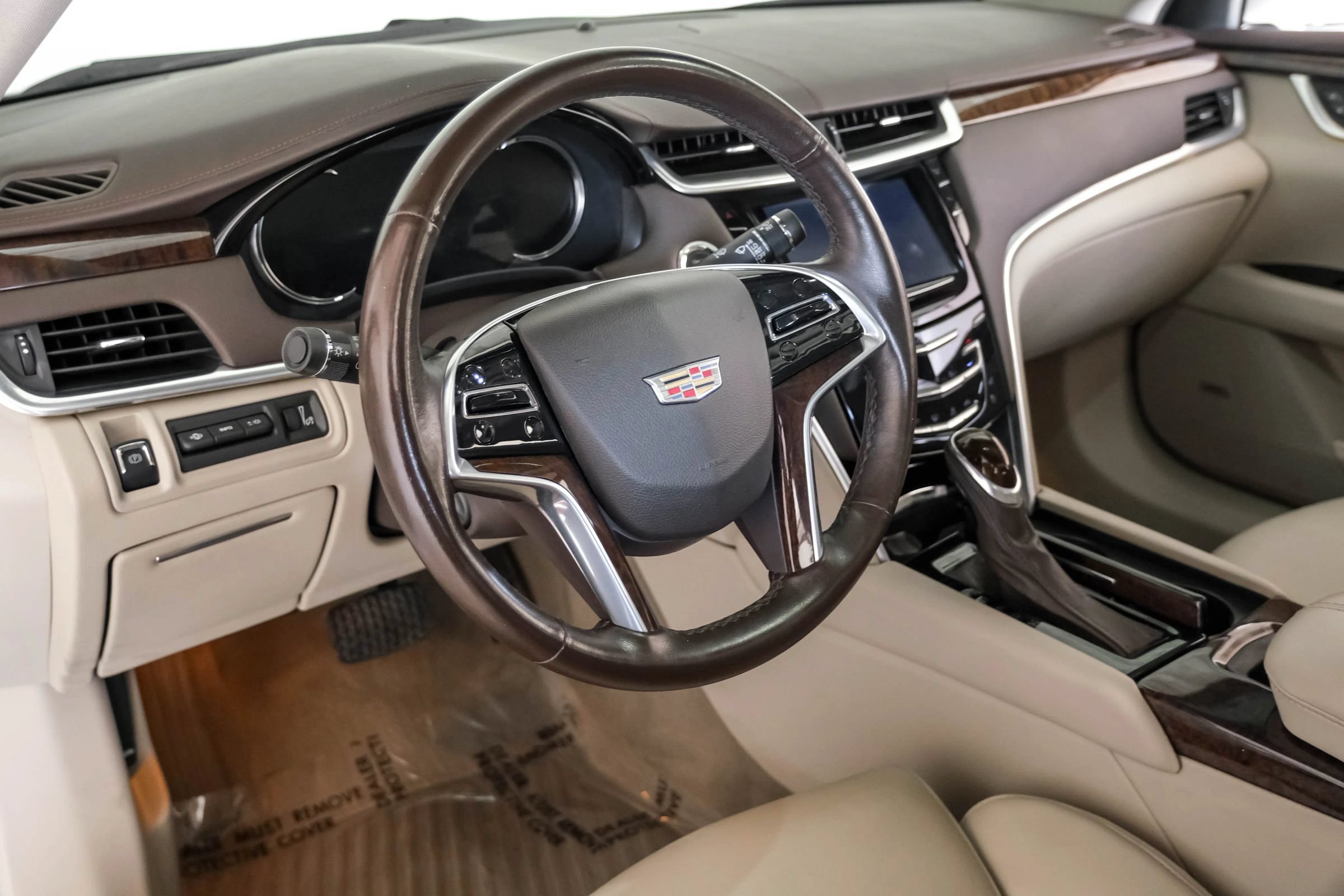 Used 2016 Cadillac XTS Premium FWD image 2
