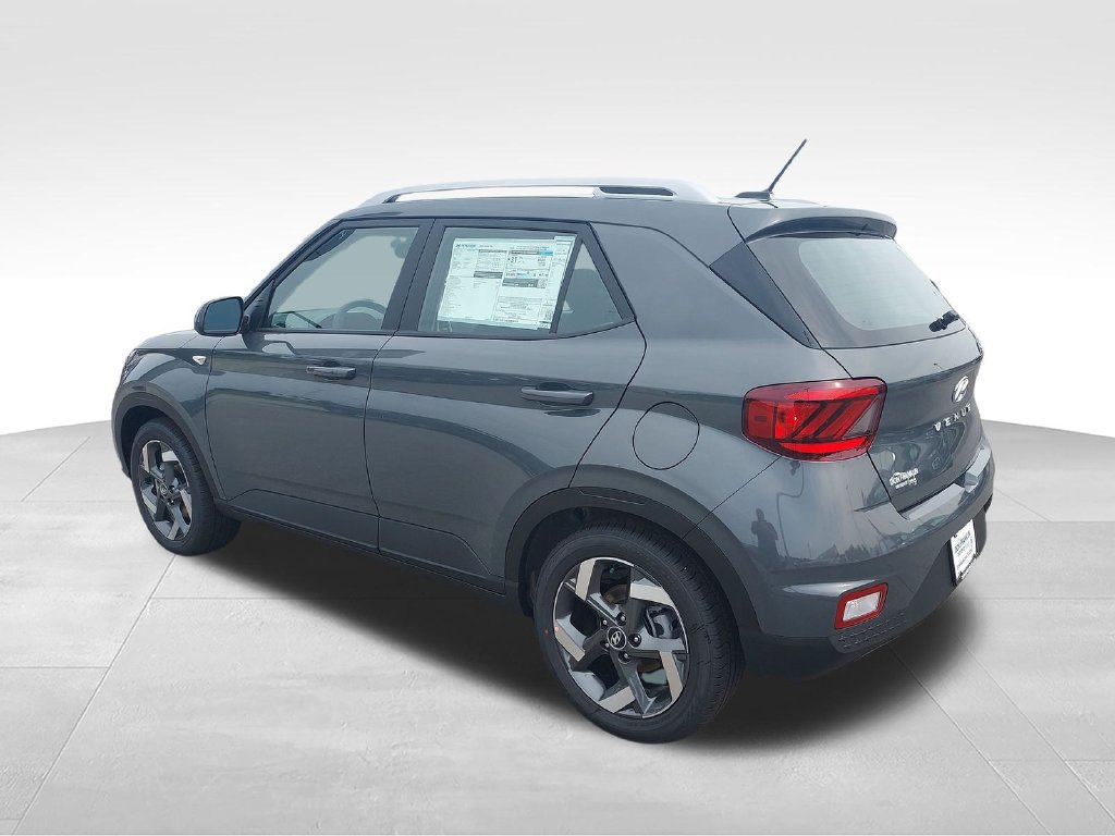 New 2026 Hyundai Venue SEL FWD image 3