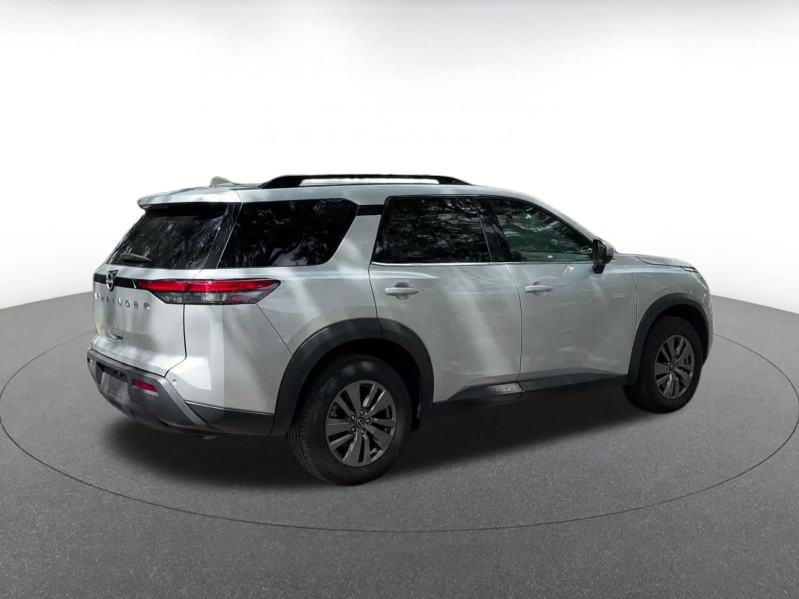 Used 2025 Nissan Pathfinder SV FWD image 14