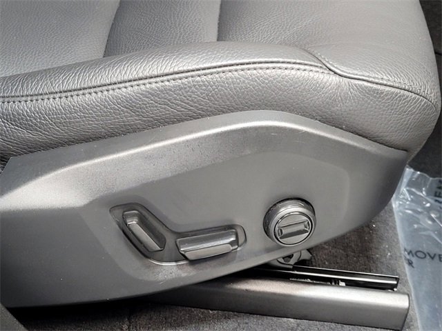 Certified 2025 Volvo XC90 B6 Plus image 23