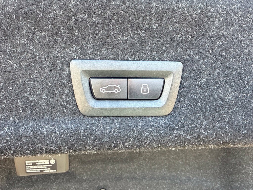 Used 2026 BMW 330i Sedan w/ M Sport Package RWD image 15
