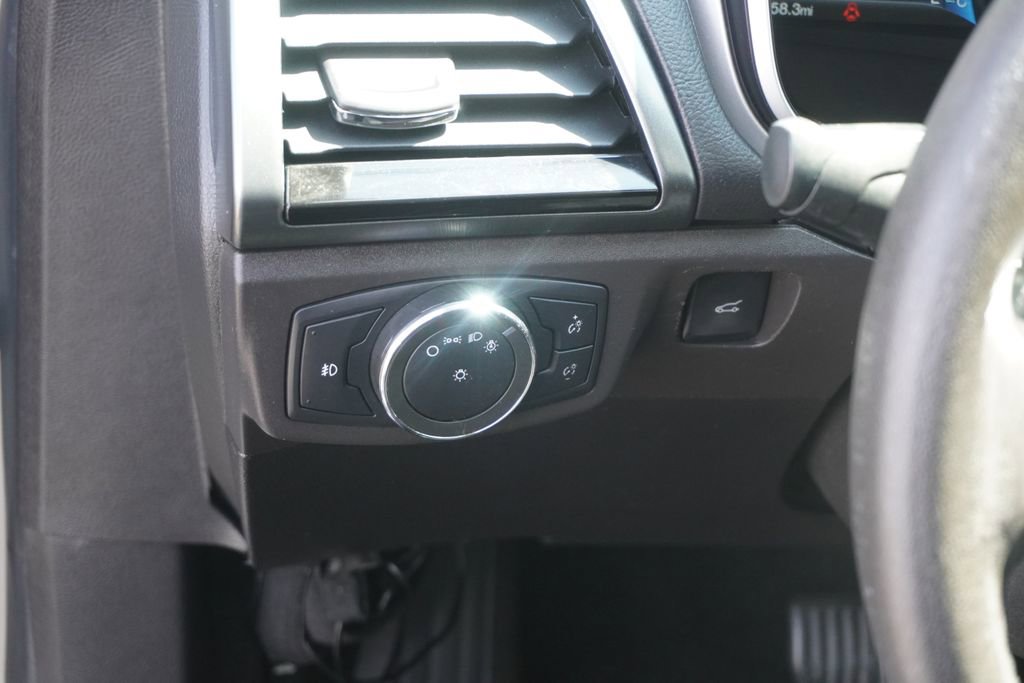 Used 2016 Ford Fusion SE FWD image 17