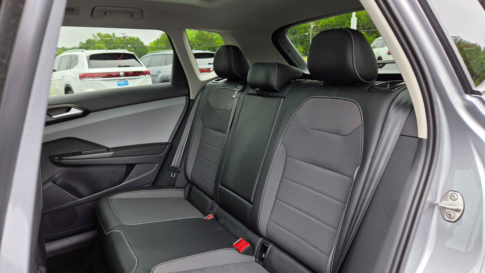 Used 2023 Volkswagen Taos SE w/ Panoramic Sunroof Package FWD image 40