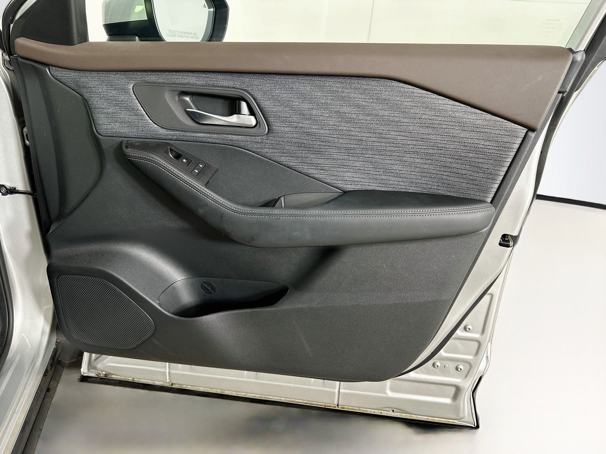 Used 2023 Nissan Rogue SV FWD image 30