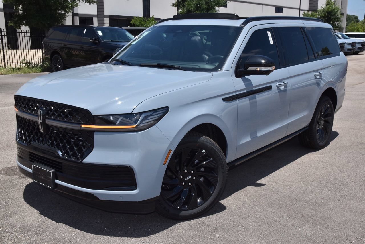 New 2026 Lincoln Navigator Reserve w/ Jet Appearance Package AWD/4WD image 12