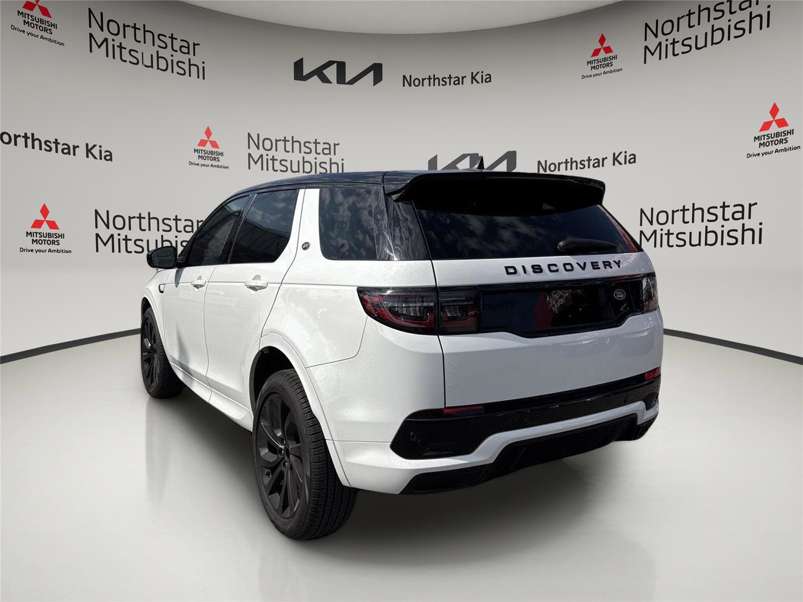 Used 2023 Land Rover Discovery Sport SE R-Dynamic image 3