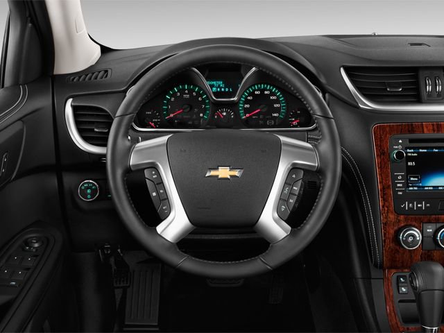 Used 2025 Chevrolet Traverse LT w/ Driver Confidence Package image 8