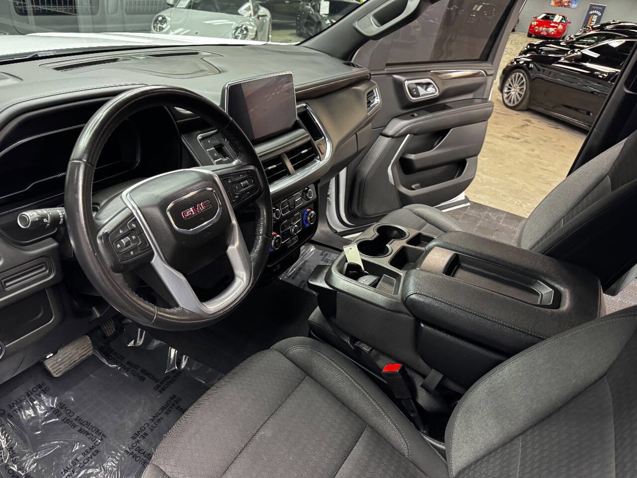 Used 2023 GMC Yukon XL SLE image 31