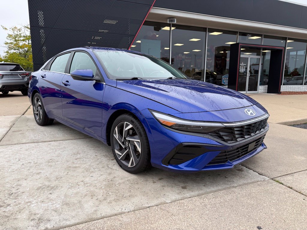 Used 2025 Hyundai Elantra Limited FWD image 18