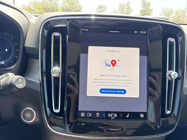 New 2025 Volvo XC40 B5 Core w/ Climate Package image 27