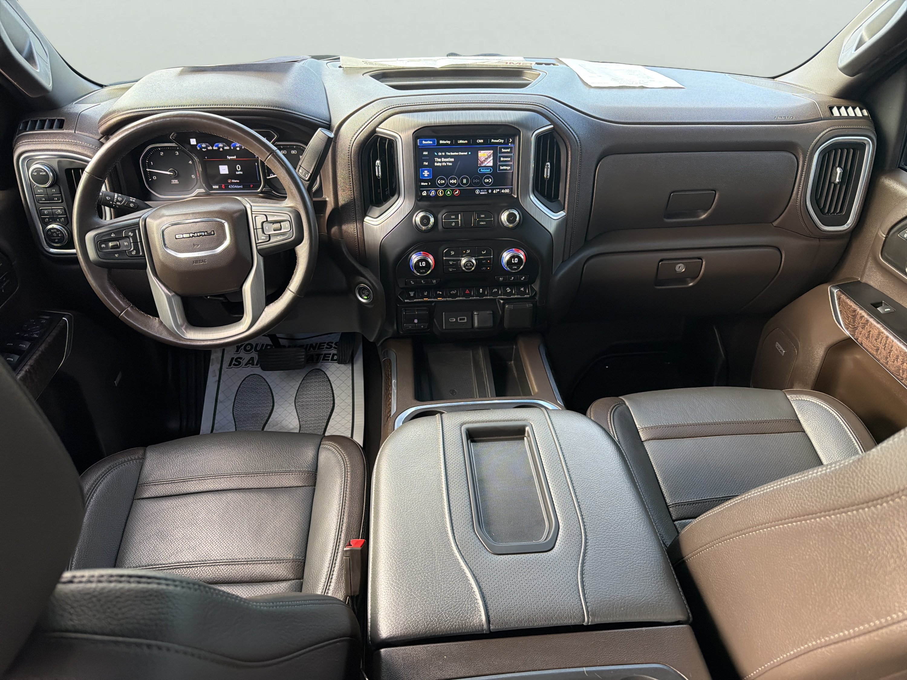 Used 2022 GMC Sierra 3500 Denali w/ Denali Black Diamond Edition AWD/4WD image 16