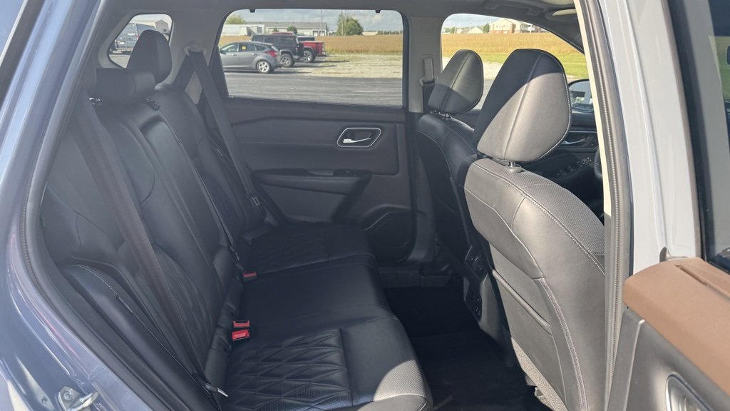 Used 2022 Nissan Rogue Platinum w/ Head-Up Display Package image 17