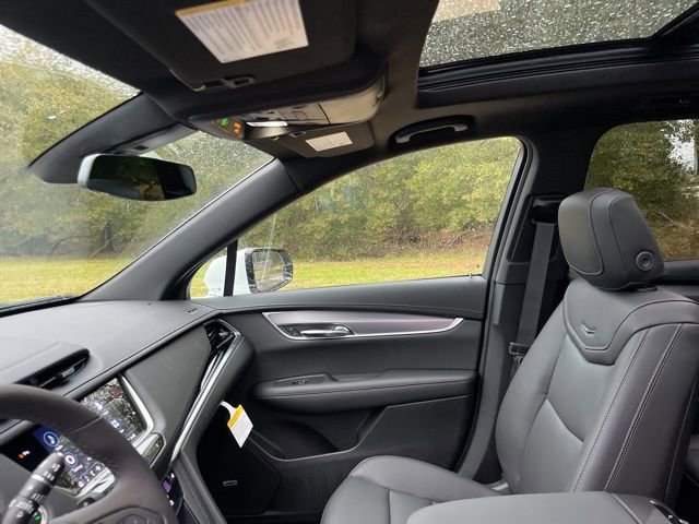 New 2025 Cadillac XT6 Luxury image 18