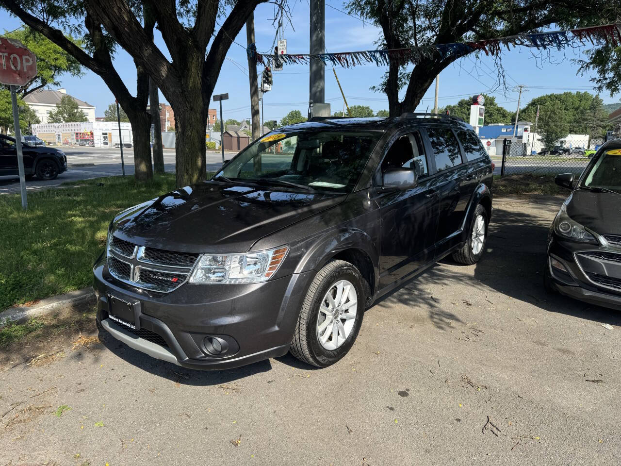 Used 2015 Dodge Journey SXT w/ Flexible Seating Group FWD image 2