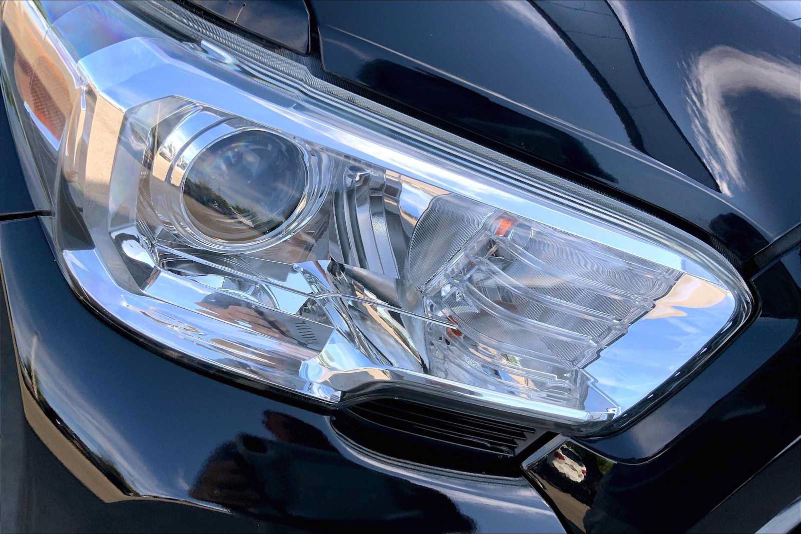 Used 2019 Toyota Tacoma SR5 AWD/4WD image 26
