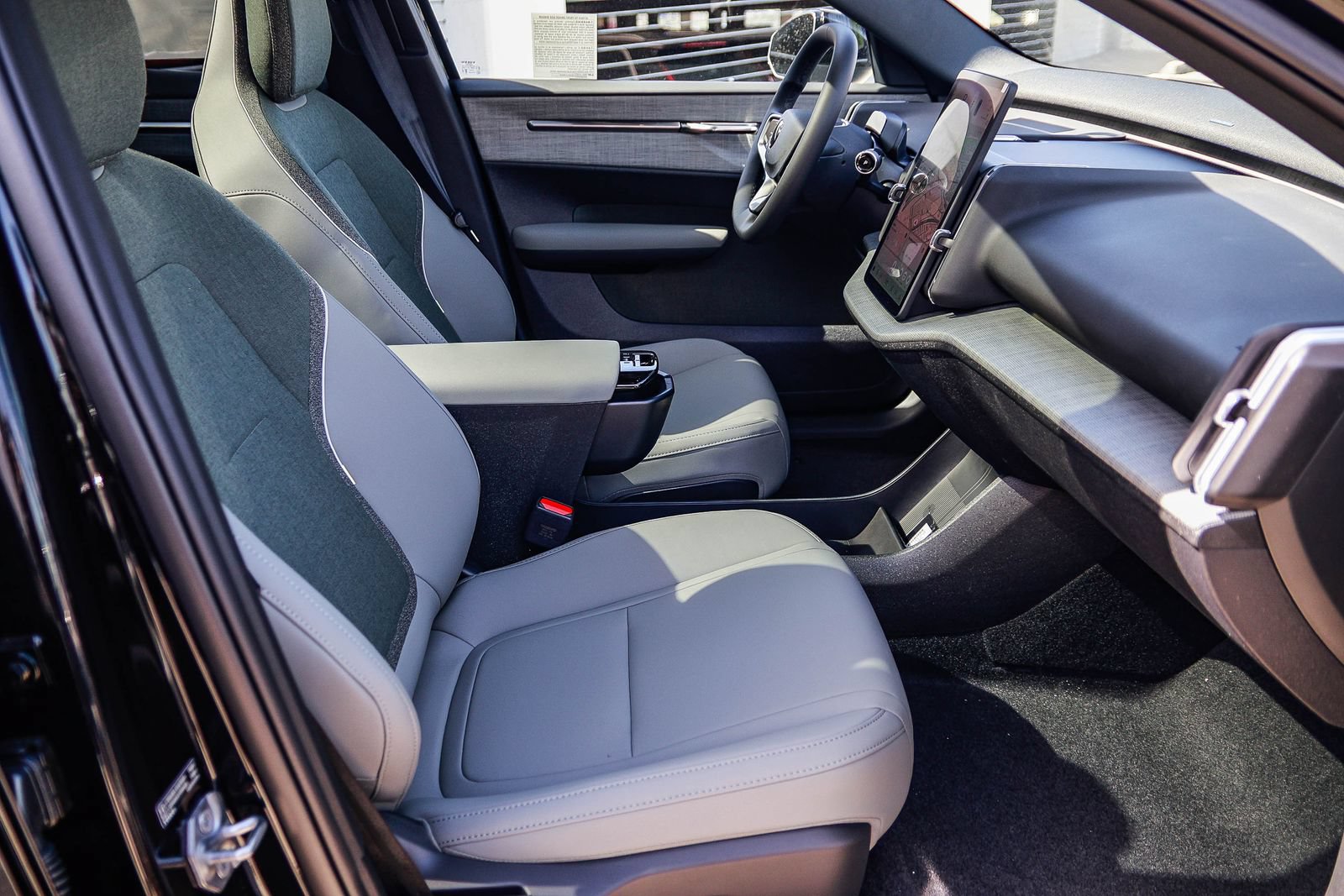 New 2026 Volvo EX30 Ultra AWD/4WD image 17