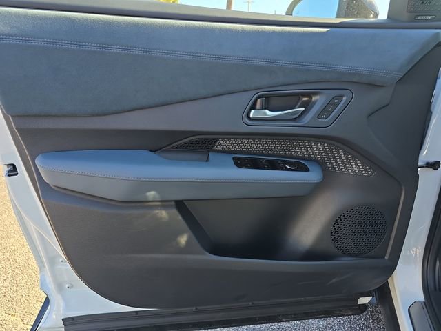 New 2025 Nissan Ariya Platinum image 15