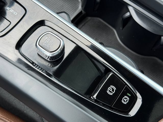 Used 2024 Volvo XC60 T8 Plus AWD/4WD image 28