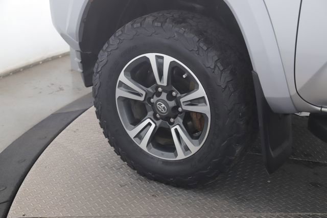 Used 2017 Toyota Tacoma TRD Sport AWD/4WD image 13