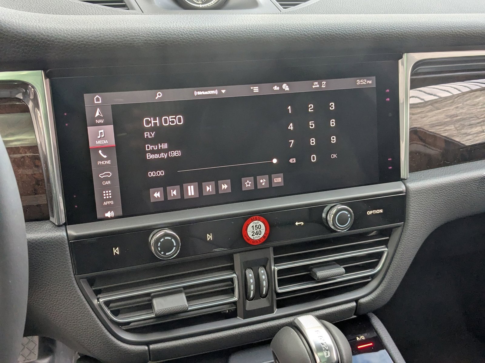 Certified 2026 Porsche Macan AWD/4WD image 18