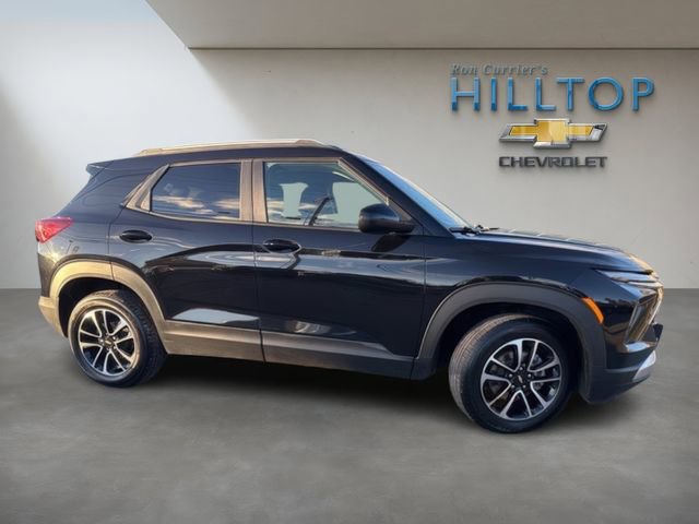 Used 2025 Chevrolet TrailBlazer LT image 3