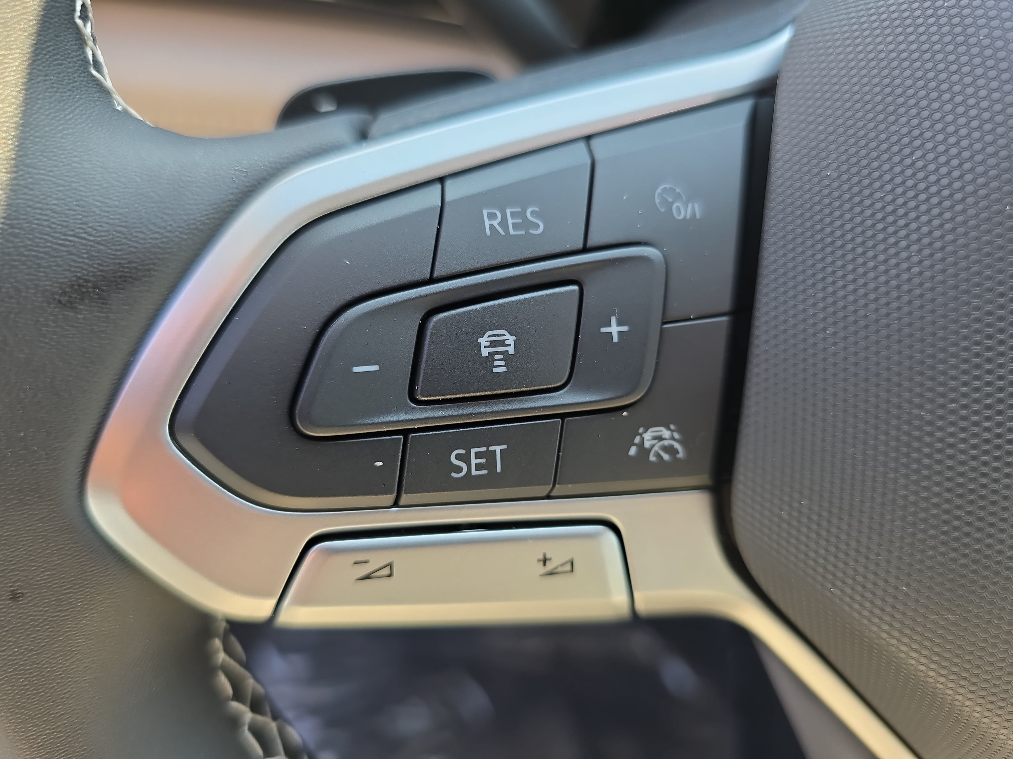 New 2026 Volkswagen Atlas SE FWD image 18
