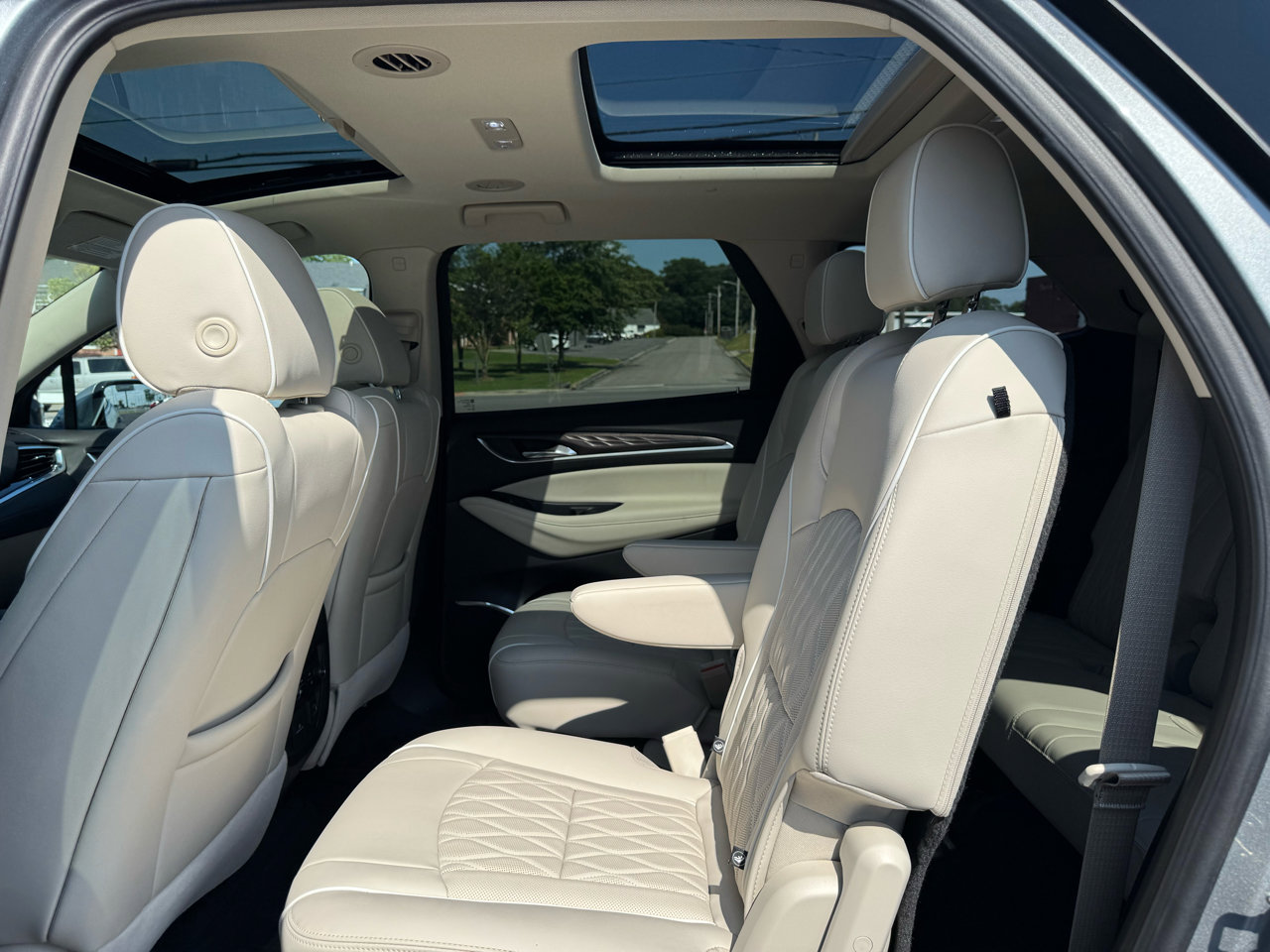 Used 2023 Buick Enclave Avenir w/ Avenir Technology Package image 17