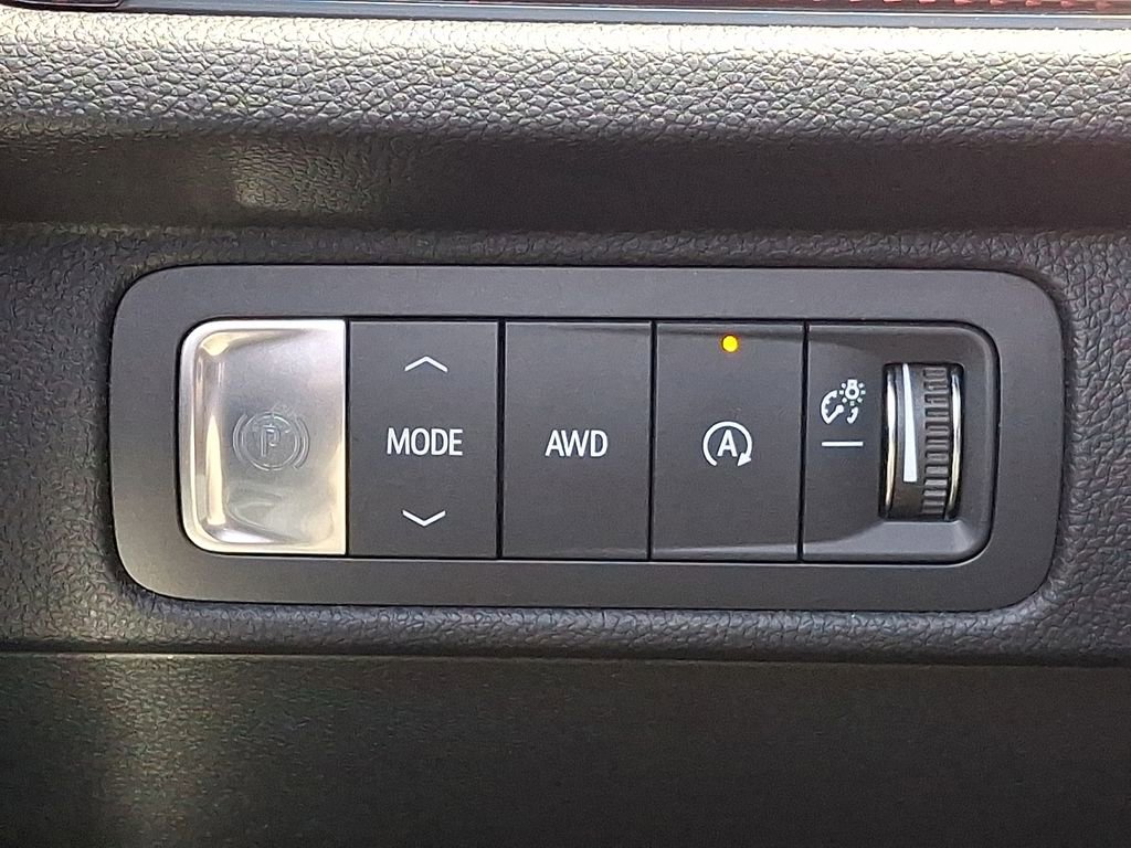 Used 2024 Chevrolet Traverse Z71 w/ Enhanced Driving Package AWD/4WD image 24