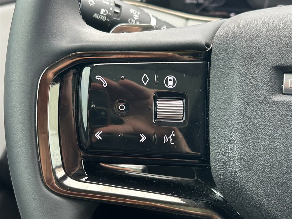 Used 2024 Land Rover Range Rover Evoque Dynamic SE image 39