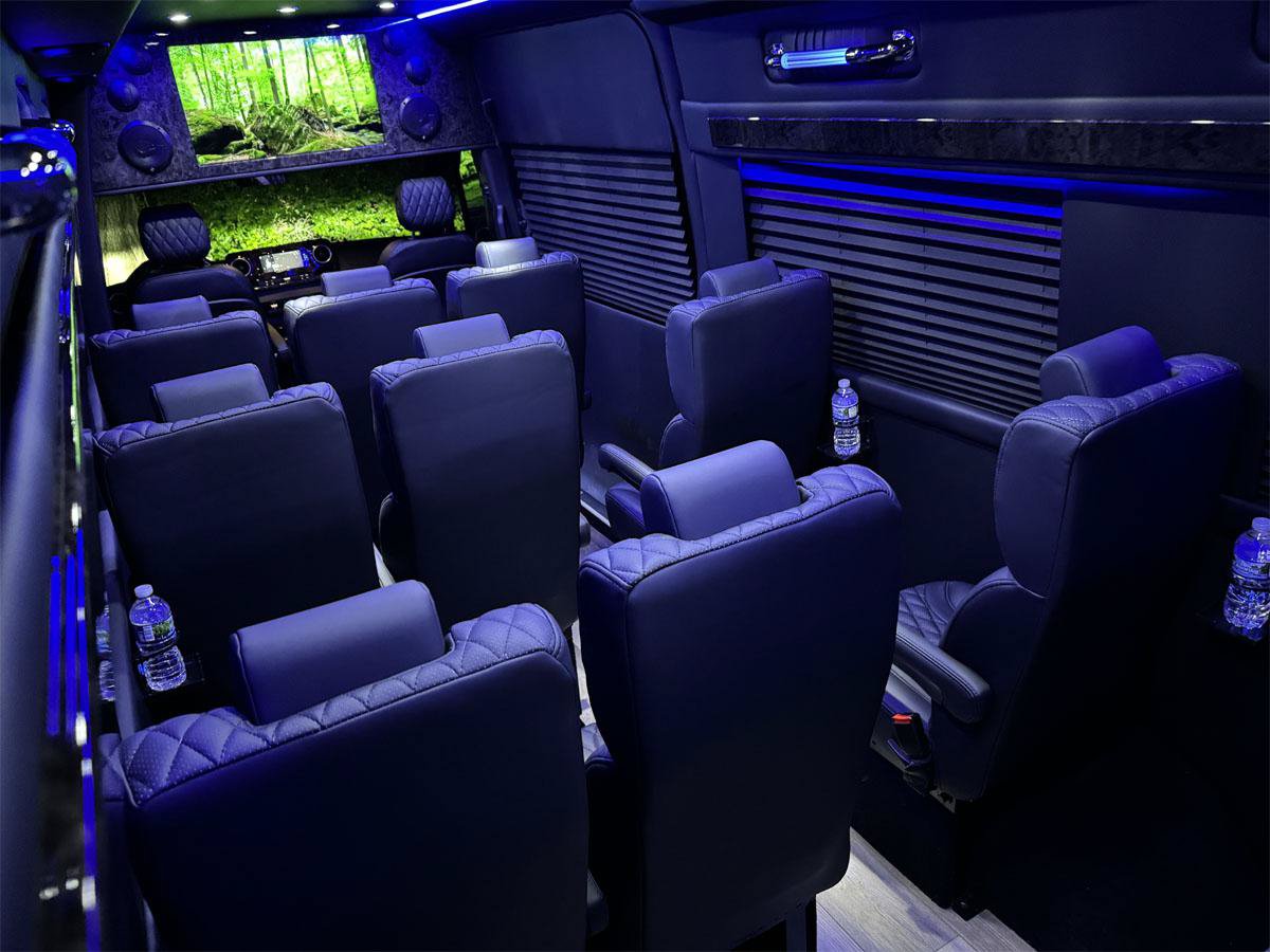 Used 2024 Mercedes-Benz Sprinter 3500 image 18