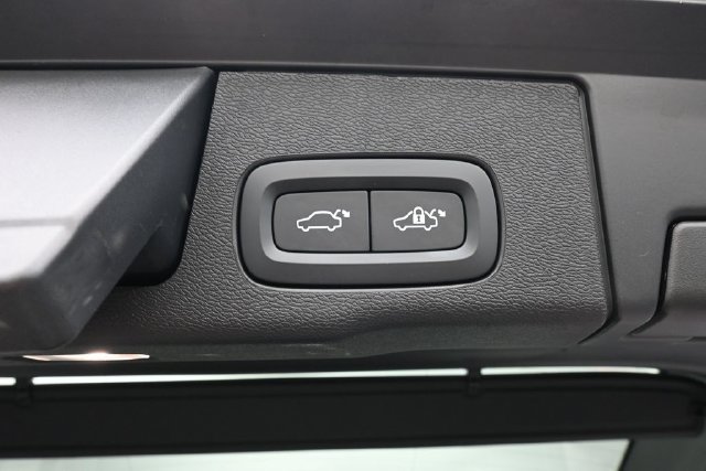 Used 2023 Volvo XC60 B5 Plus w/ Protection Package Premier FWD image 31