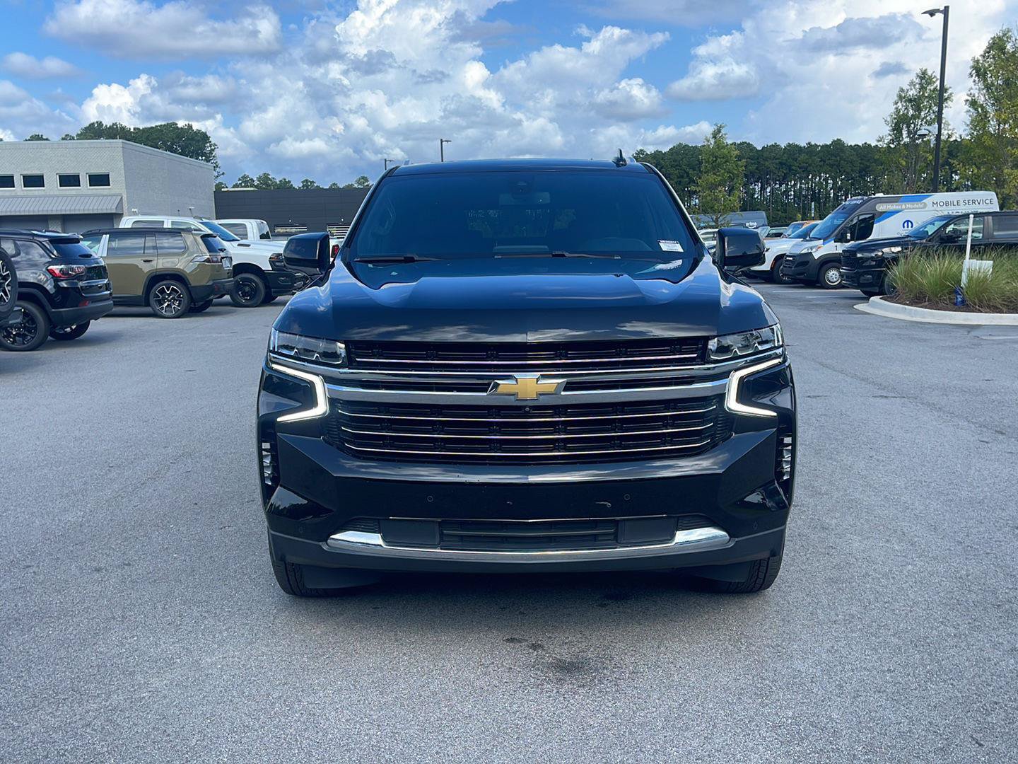 Used 2022 Chevrolet Tahoe LT w/ LT Signature Plus Package AWD/4WD image 2