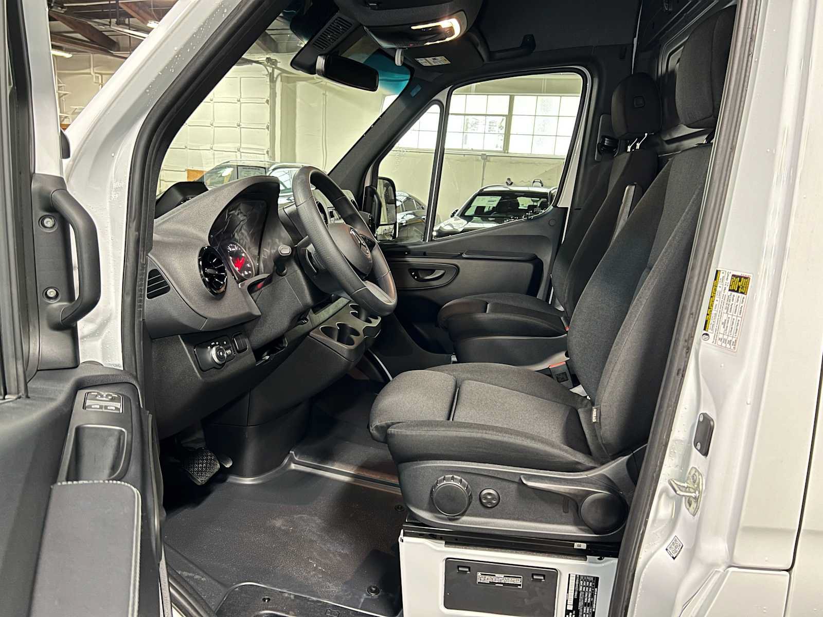 Used 2025 Mercedes-Benz Sprinter 2500 image 22